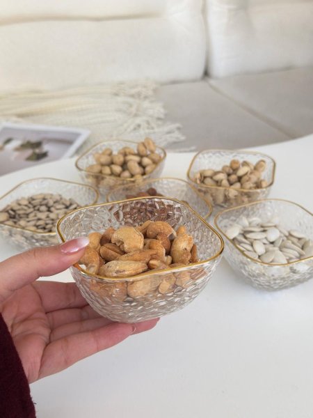 صحون مكسرات مربع منقط حز ذهبي